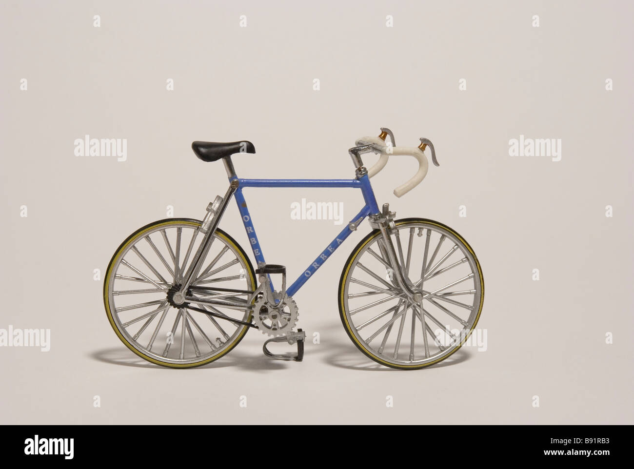 Modelo de bicicleta de carreras en miniatura Fotografía de stock - Alamy