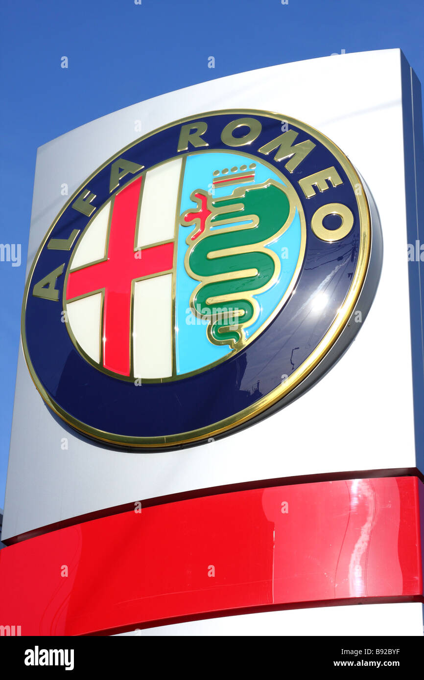 Un concesionario Alfa Romeo en una ciudad del Reino Unido. Foto de stock