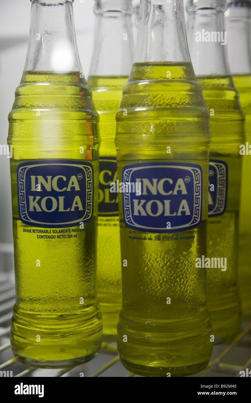 Inca Kola botellas Fotografía de stock - Alamy
