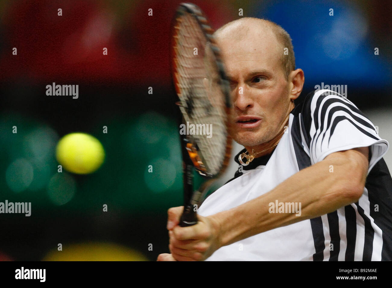 El tenista ruso Nikolay Davydenko practicando para la próxima Copa Davis primera ronda match entre Rusia y Serbia Foto de stock