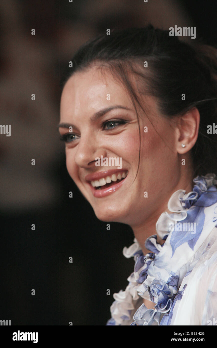 Yelena Isinbayeva mundo y polo campeón olímpico de salto en la ... Yelena Isinbayeva mundo y polo campeón olímpico de salto en la ...