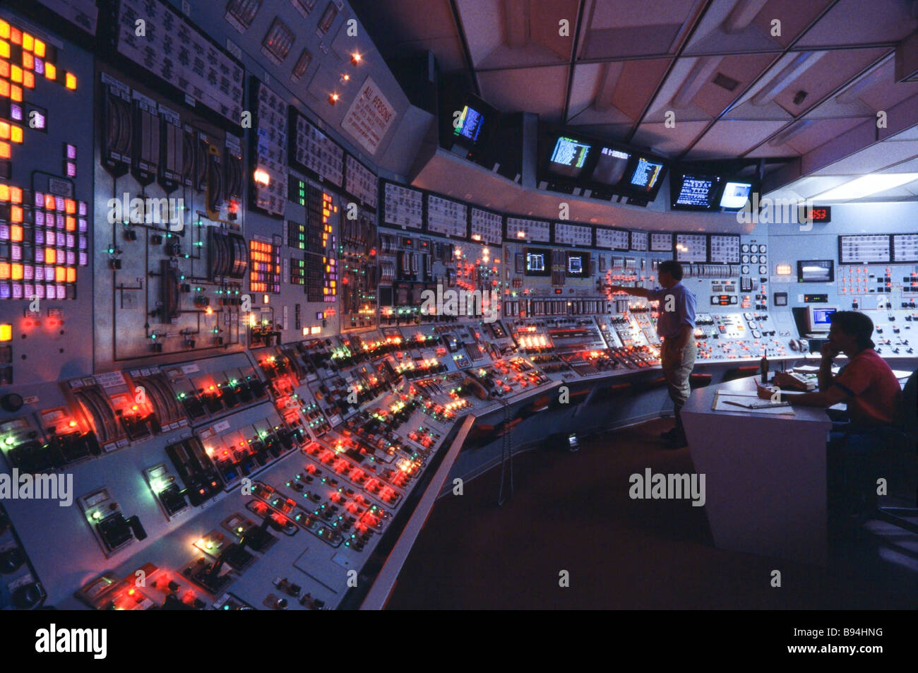 Producción de energía, la planta de energía nuclear,sala de control Foto de stock