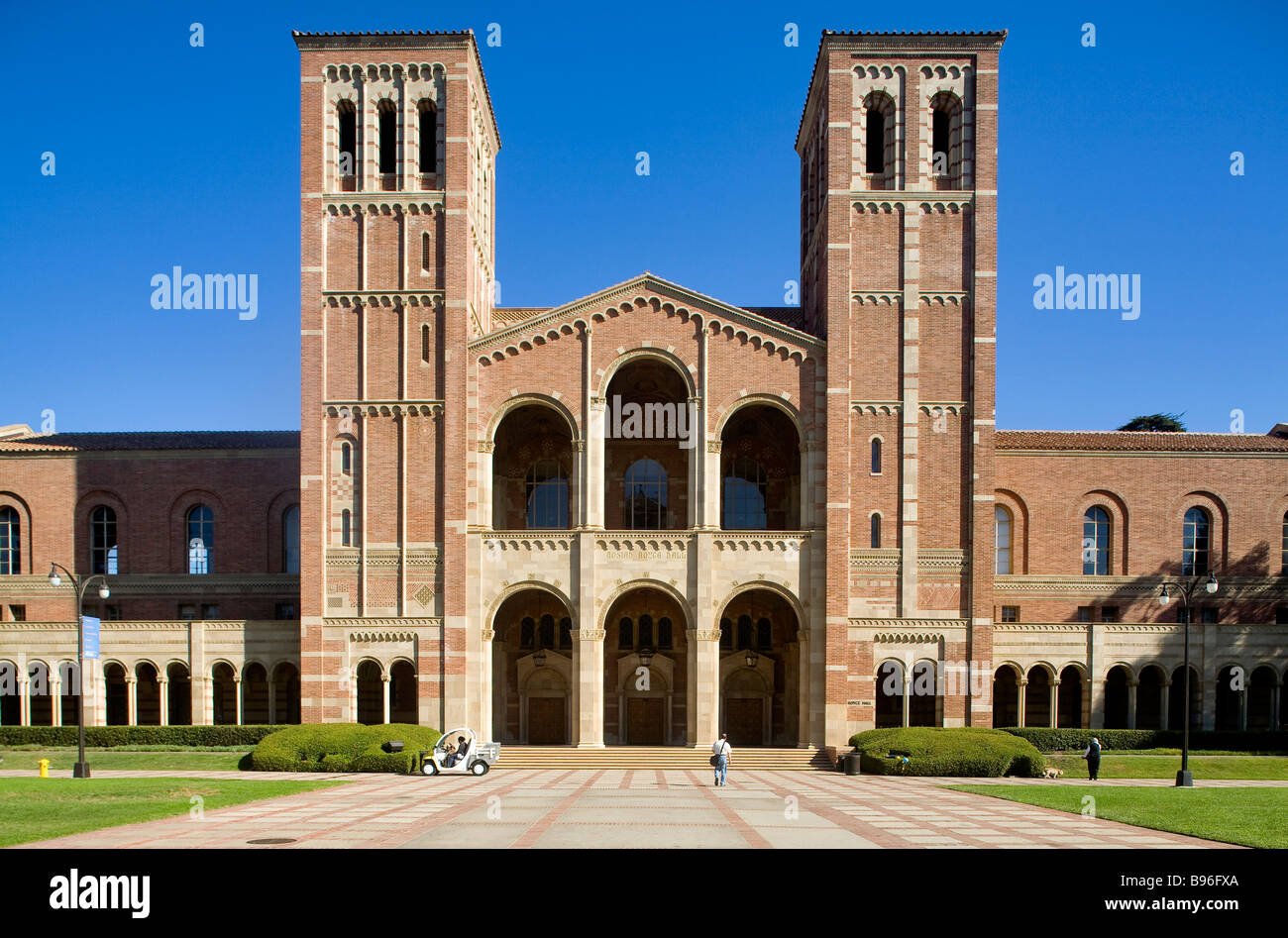 Estados Unidos, California, Los Angeles, Universidad de California en Los  Angeles (UCLA), Royce Hall edificio construido en 1929 por Fotografía de  stock - Alamy