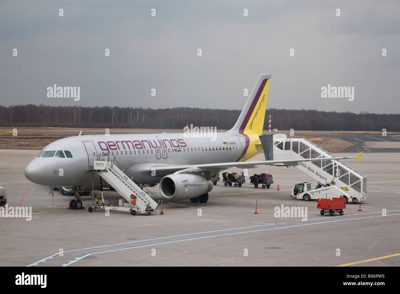 Germanwings de rodadura del avión en el aeropuerto de Colonia Bonn Foto de stock