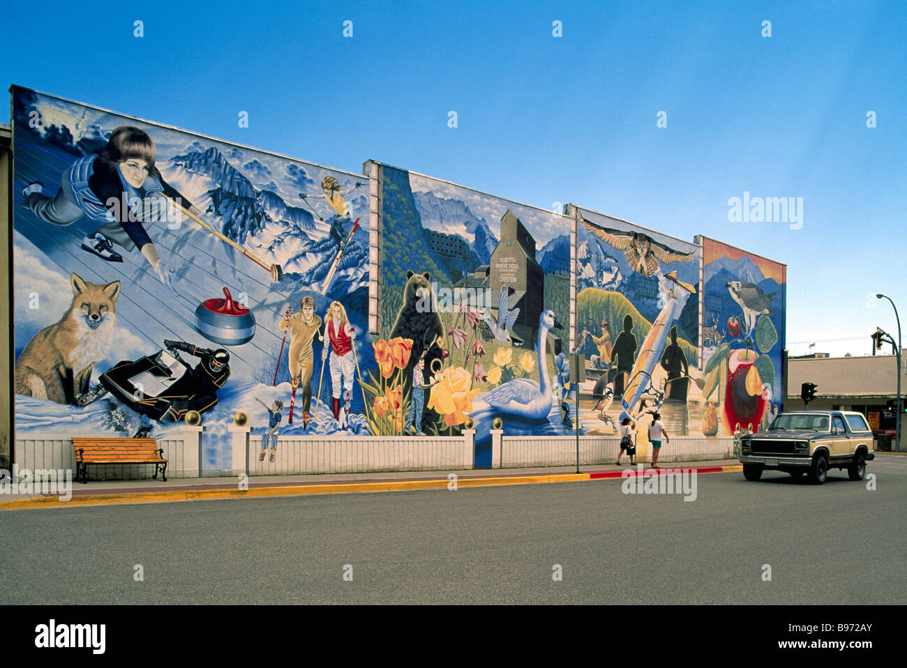 Un Mural en Creston representando las cuatro estaciones del Creston