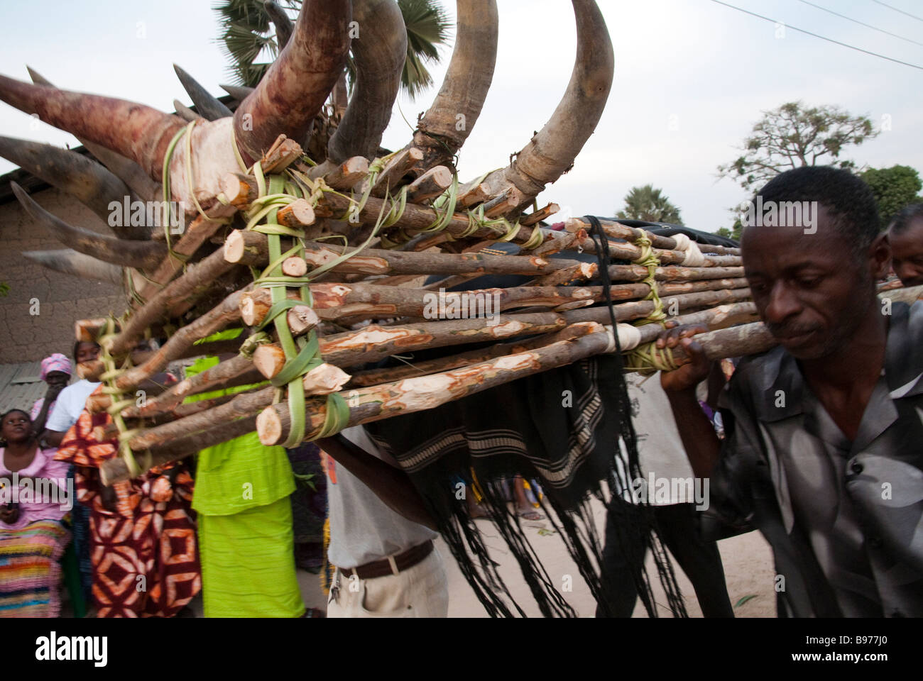 África occidental Senegal Casamance Oussouye tradicional ceremonia fúnebre Foto de stock