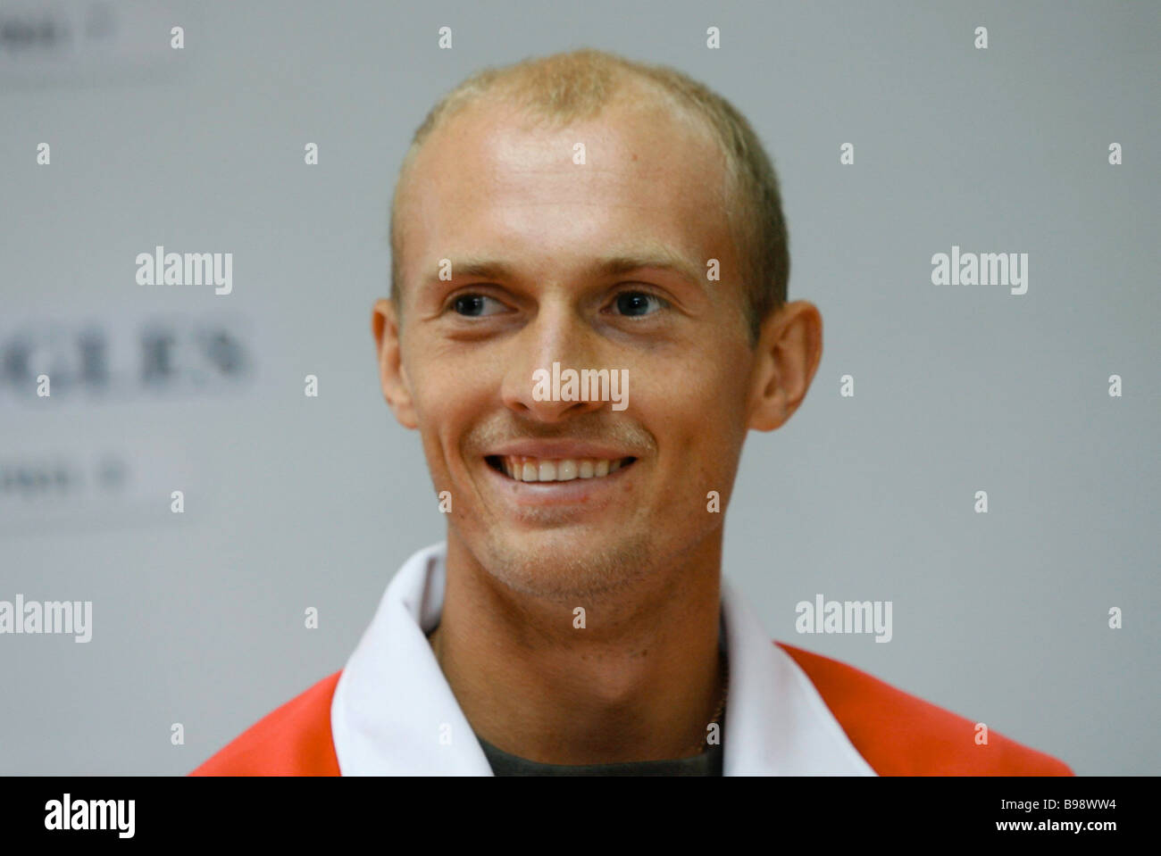El tenista ruso Nikolay Davydenko número cuatro ranking durante el sorteo de la Copa Davis El Estadio Luzhniki Foto de stock