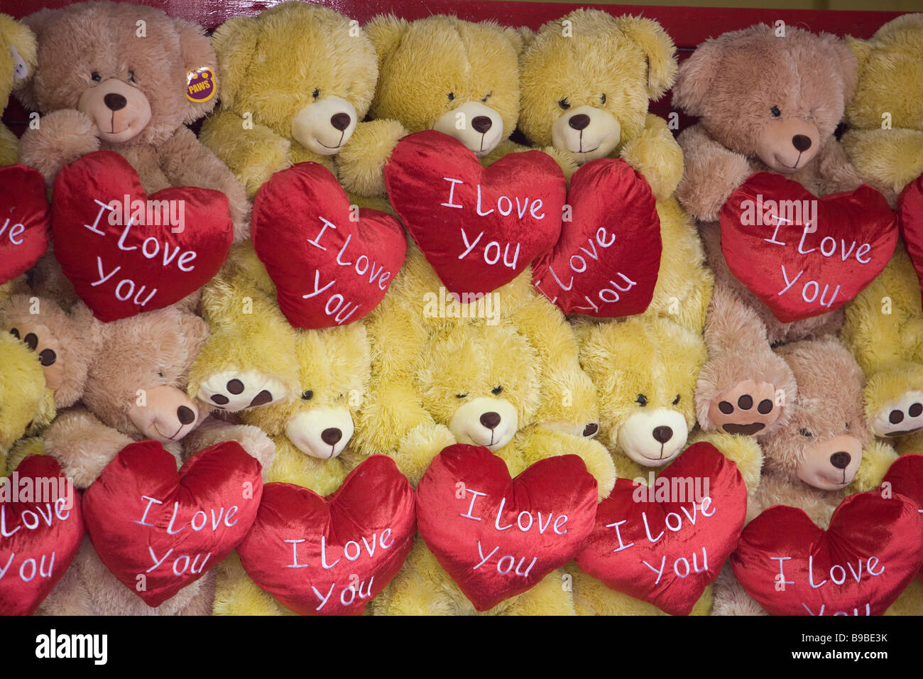 Ours en peluche avec Coeur d'amour Photo Stock - Alamy