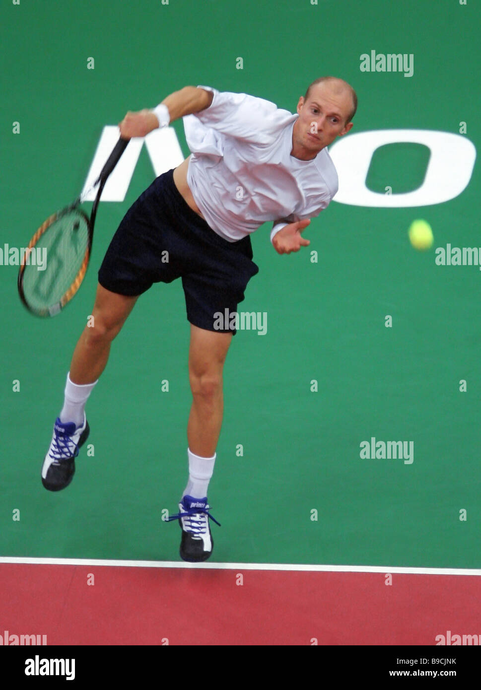 El tenista ruso Nikolay Davydenko tras el partido de la final del 17º torneo internacional de tenis Copa Kremlin Davydenko Foto de stock