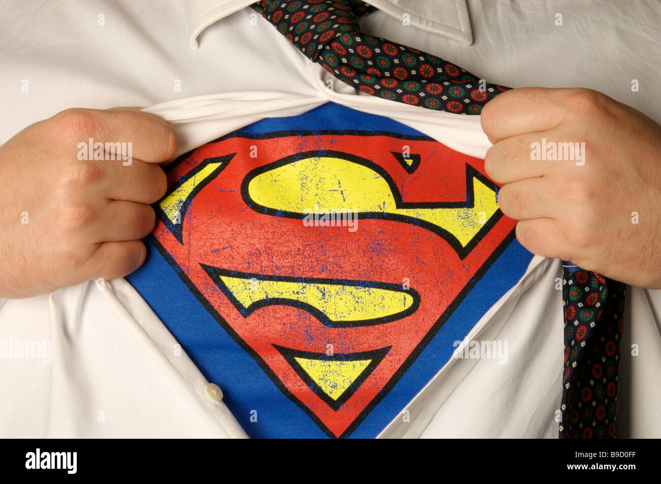 El empresario revela un logotipo de superman Foto de stock