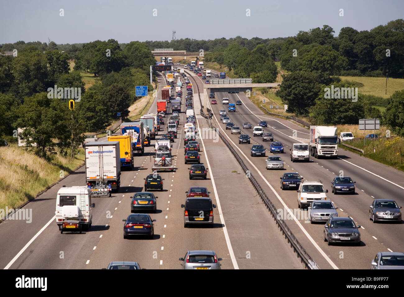 Transporte el tráfico de sólidos en UK autopista M6 Foto de stock