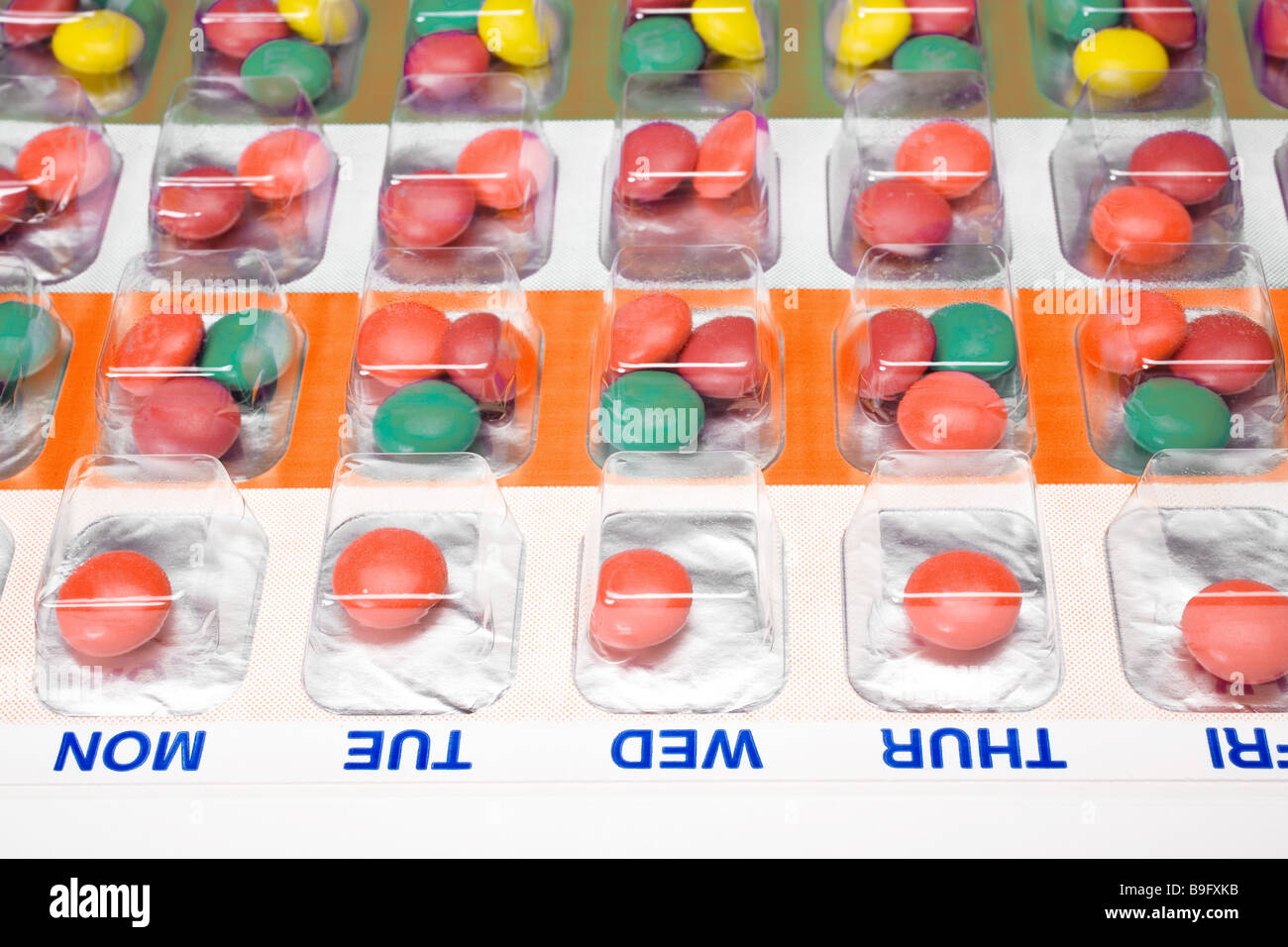 Medicina Stilllife píldoras de dosis de droga droga cuesta exigir contribución contribuciones dosificadores detalle dispensador tomando dosis-veces Foto de stock