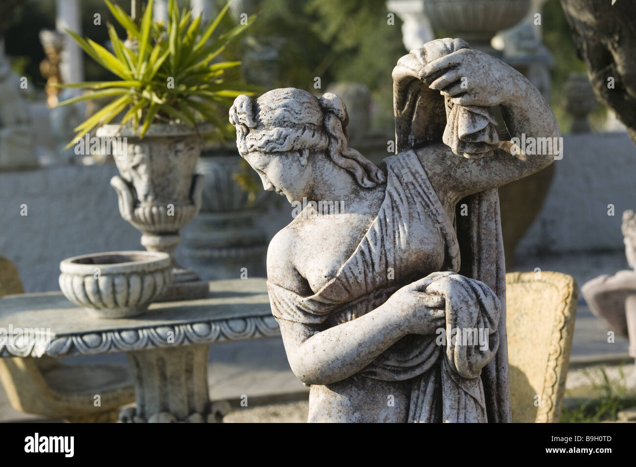 Grecia islas Jónicas isla Kefalonia Kokolata estatua de la diosa del destino  detalle Vista Parque de escultura arte cultura artfull Fotografía de stock  - Alamy