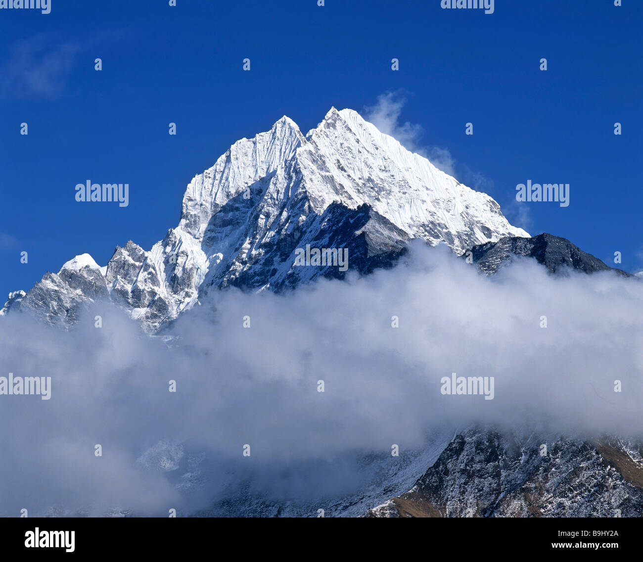 Monte Thamserku, 6632 metros, Khumbu, Himalaya, Nepal, Asia del Sur Foto de stock