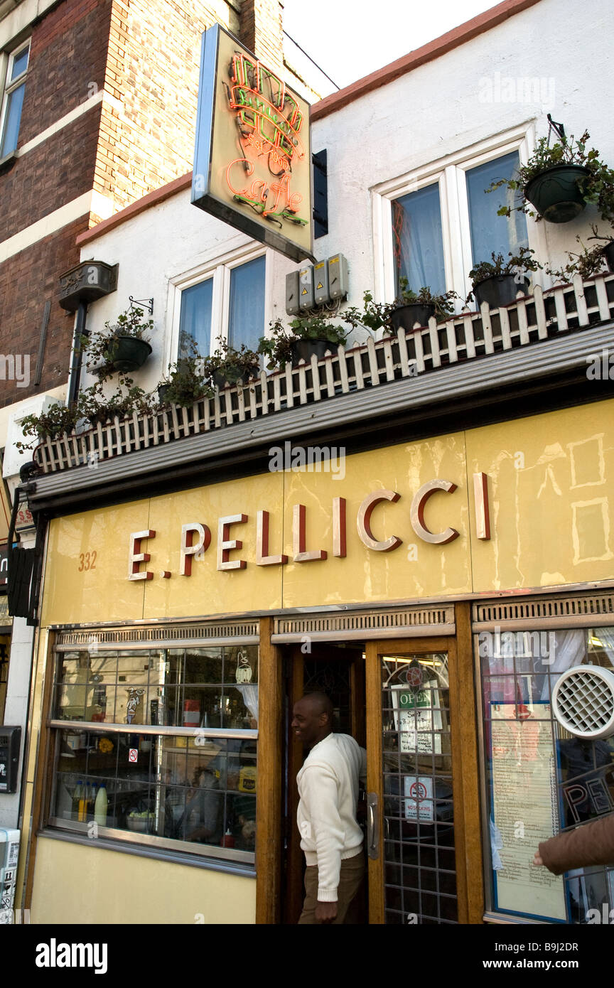 E PELLICCI celebra el East End de Londres restaurante y cafetería Foto de stock