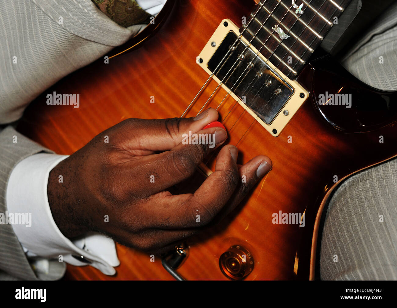 Guitarra de jazz fotografías e imágenes de alta resolución - Alamy