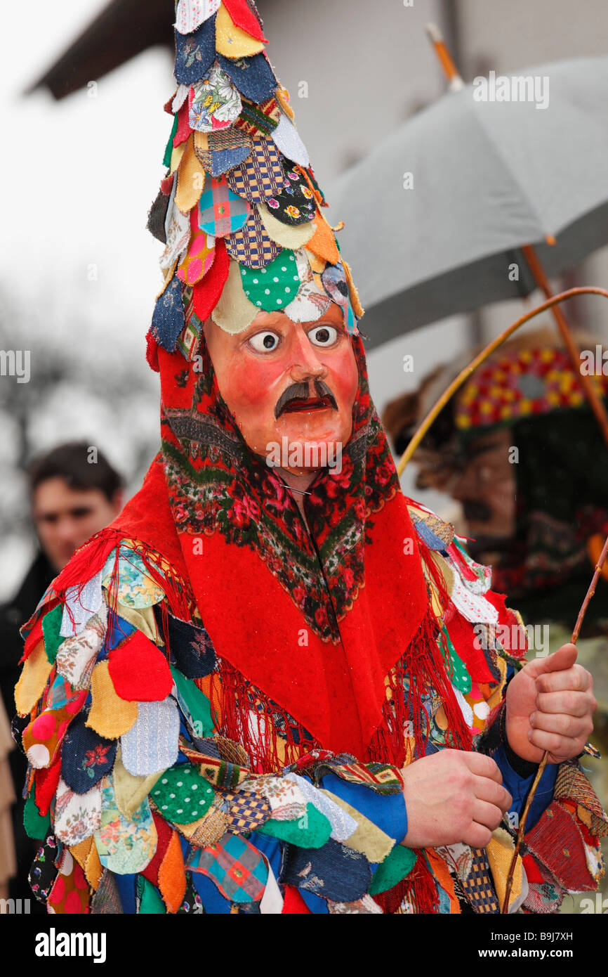 Desfile en Mullerlaufen Thaur, tradición carnavalesca, Tirol, Austria Foto de stock
