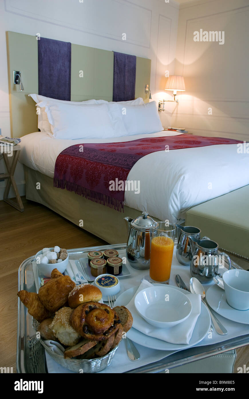 Francia, Paris, Castille Paris hotel de 4 estrellas en el 33 de la Rue  Cambon, una habitación Fotografía de stock - Alamy