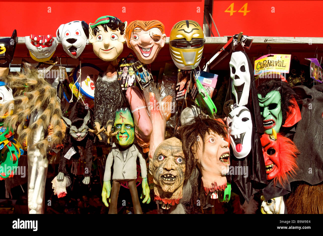 España, Madrid, máscaras de carnaval Fotografía de stock - Alamy
