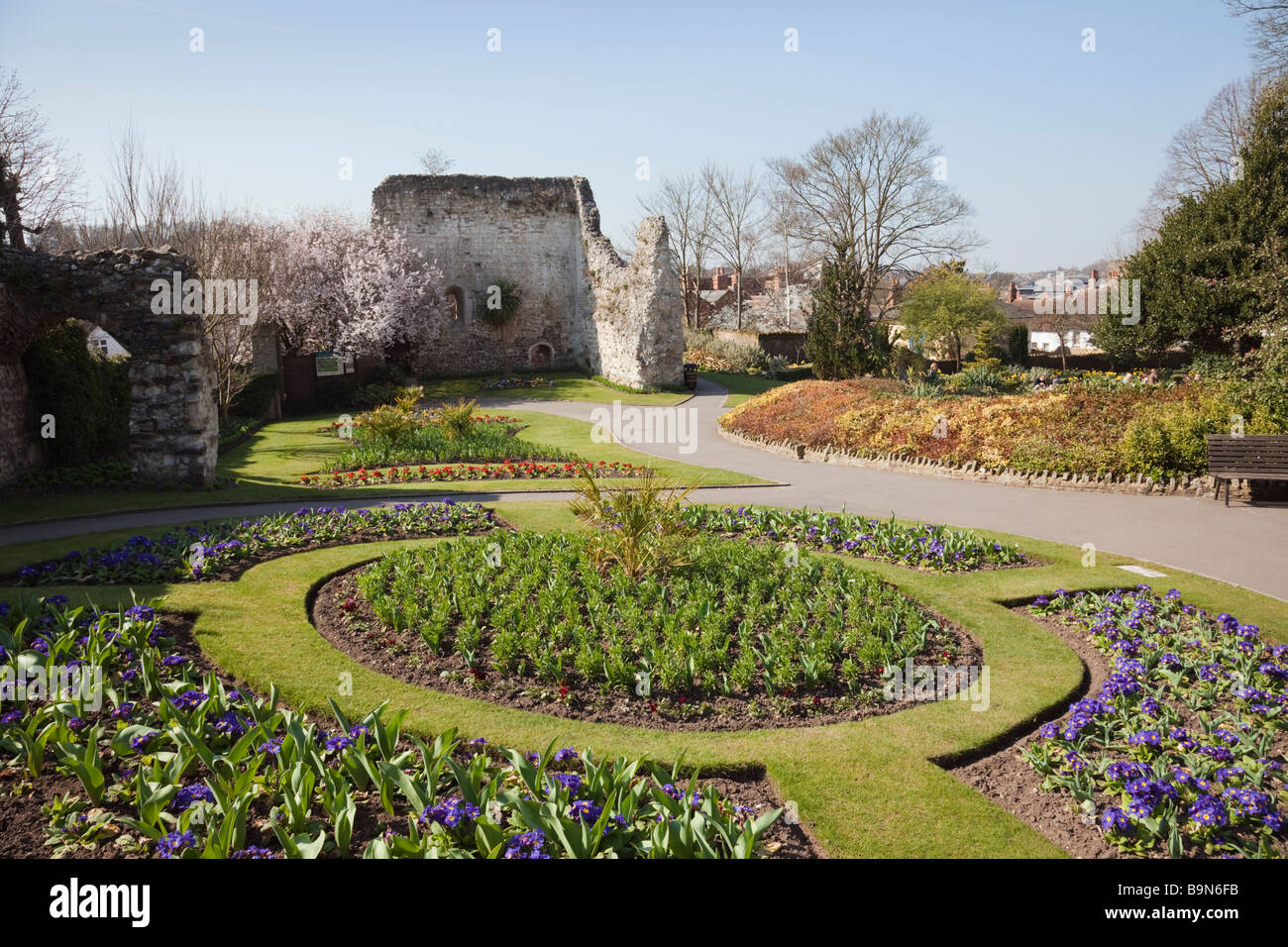 Guildford, Surrey, Inglaterra Castle Gardens en primavera Foto de stock