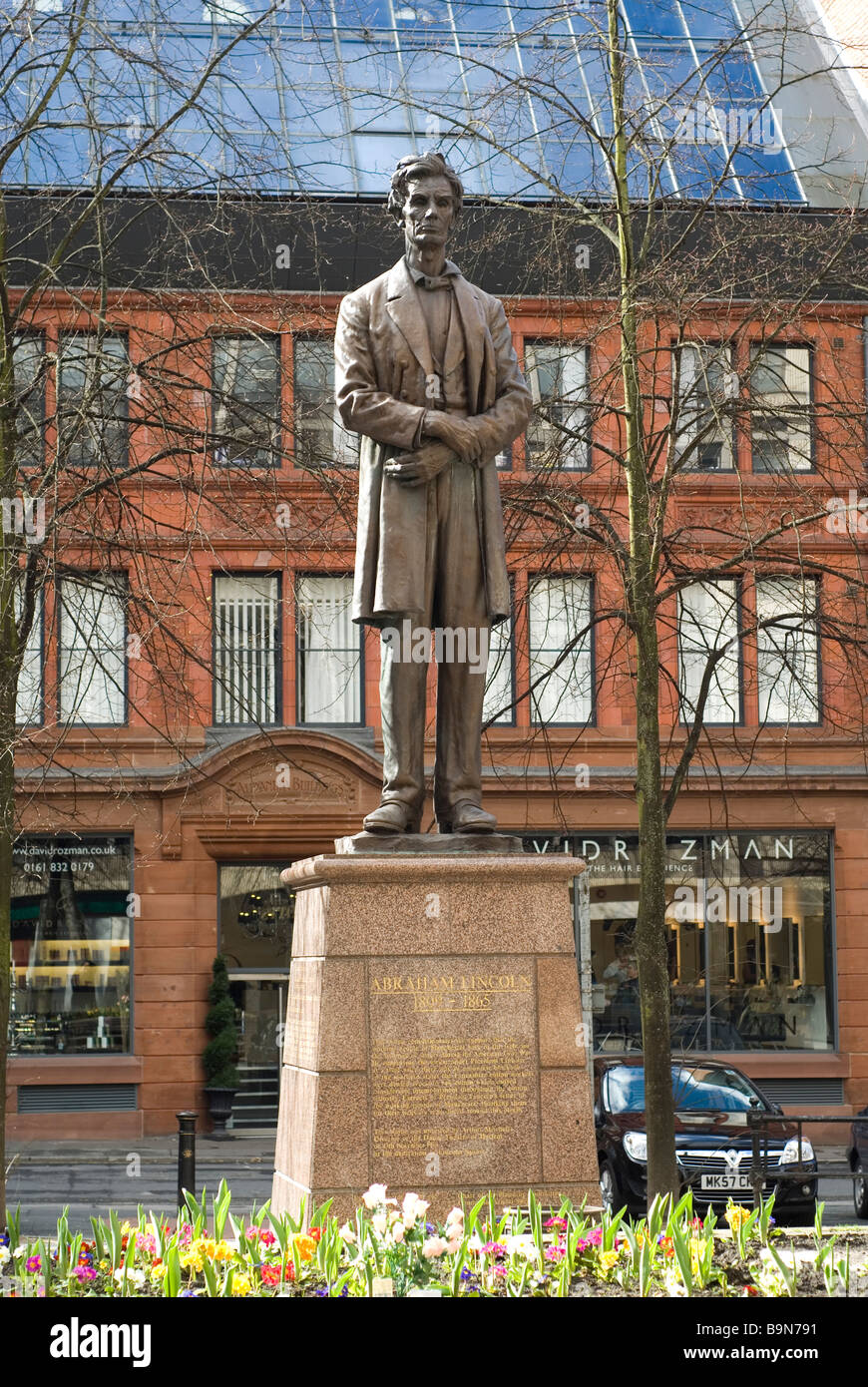 Estatua de Abraham Lincoln Lincoln Square en el centro de la ciudad de Manchester Foto de stock