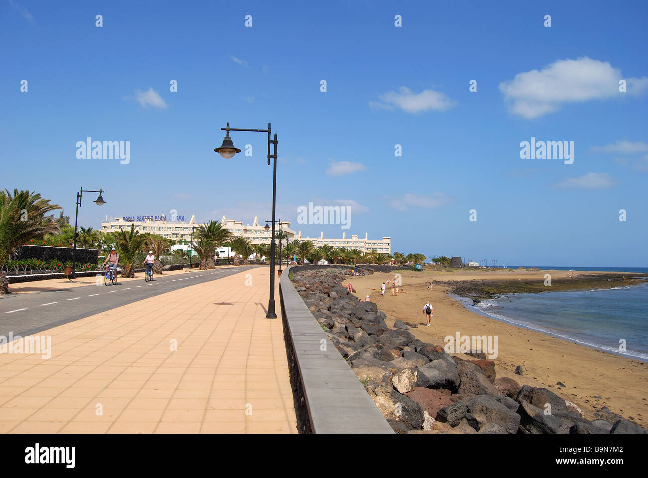 La playa y el paseo marítimo, la Playa de Matagorda, Puerto del Carmen,  Lanzarote, Islas Canarias, España Fotografía de stock - Alamy