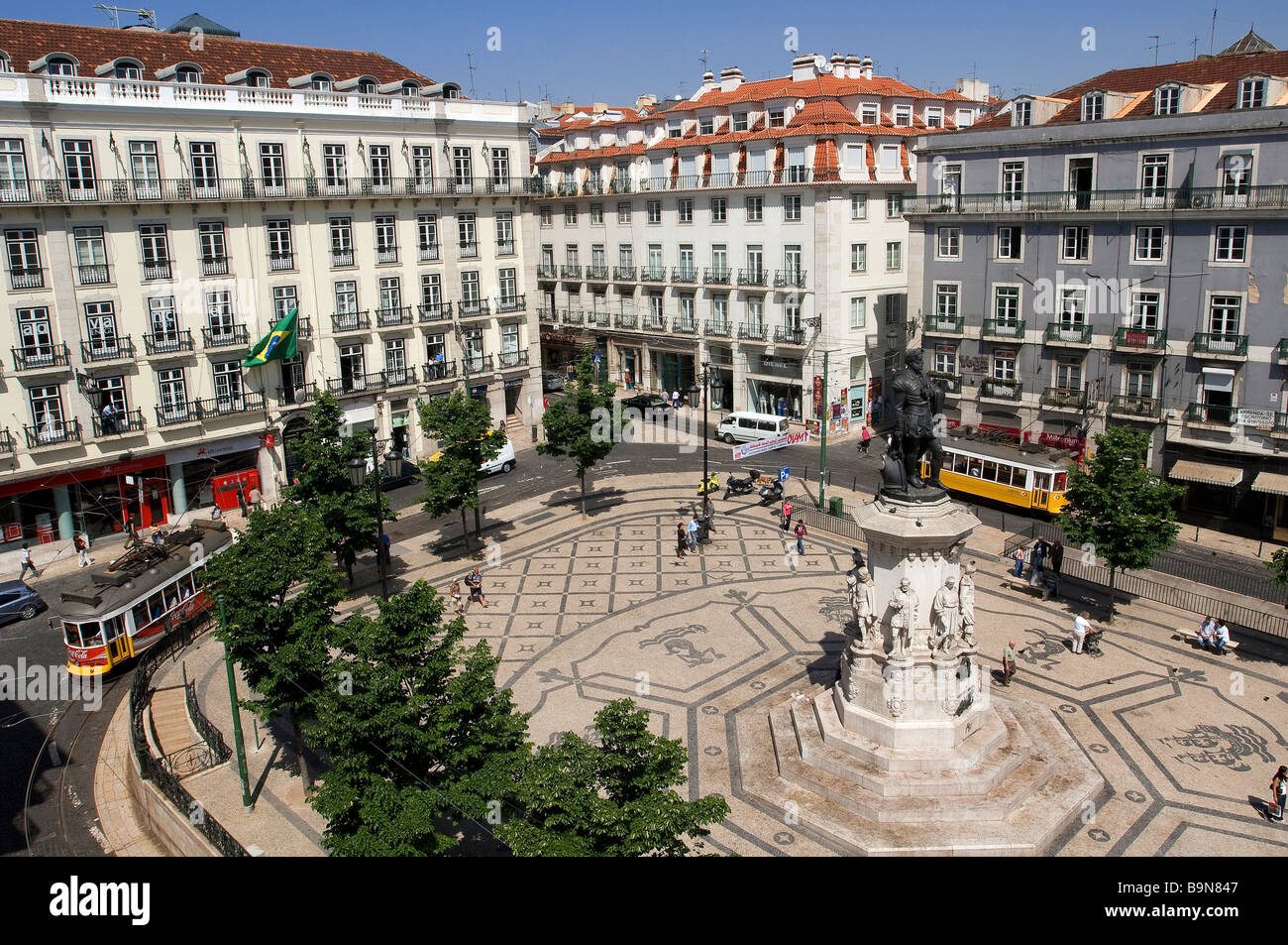 Portugal, Lisboa, distrito de Chiado, Praça Luis de Camoes Fotografía de  stock - Alamy