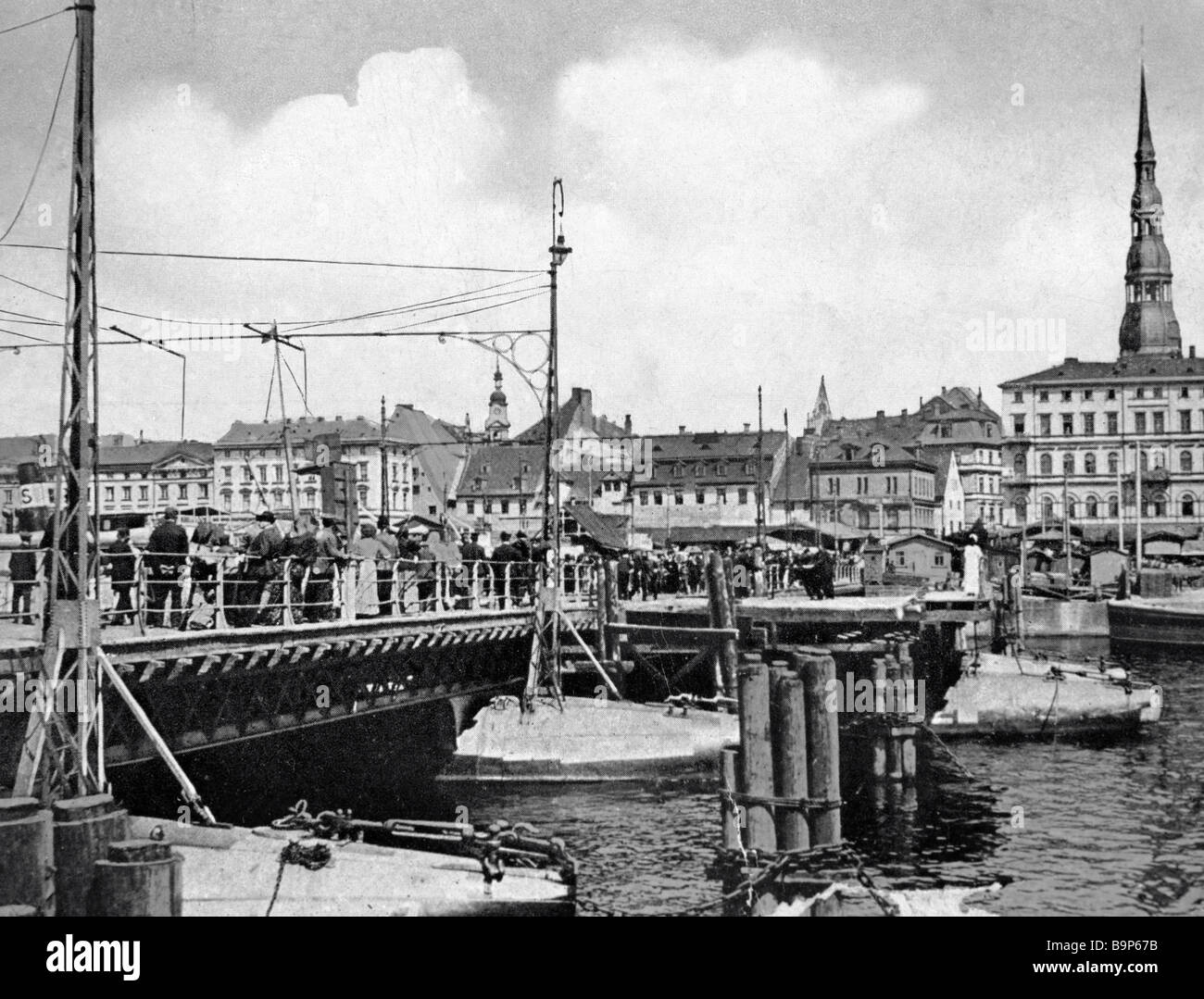 Daugava terraplén en Riga de principios de siglo XX. Foto de stock