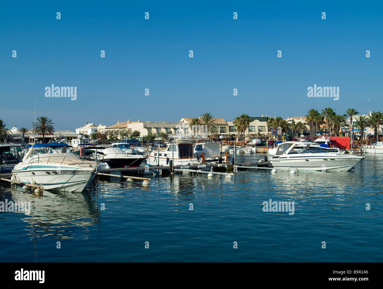 Puerto deportivo de Cala'n Bosch, Menorca, Islas Baleares, España  Fotografía de stock - Alamy