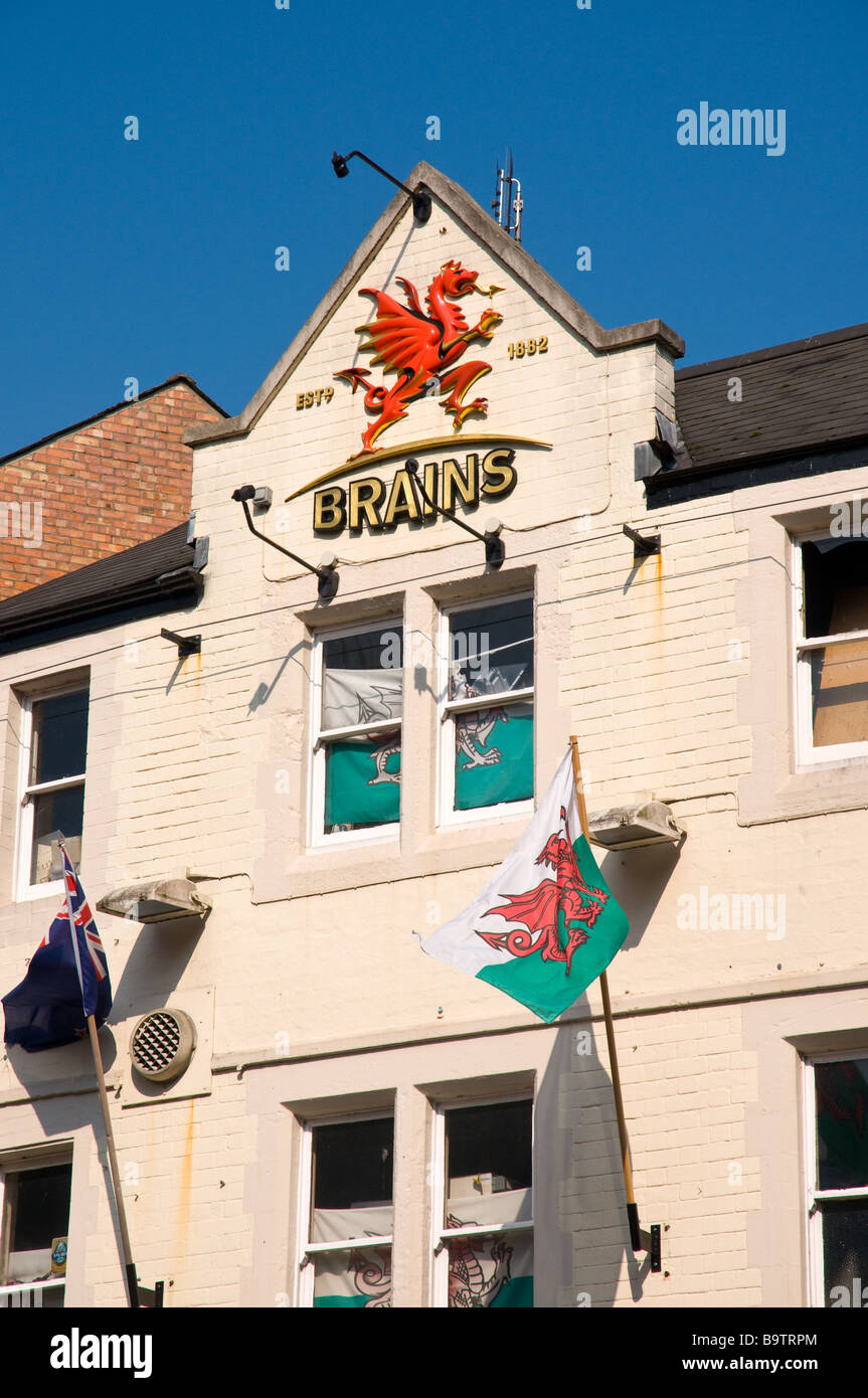 Pub El día del partido de rugby de Cardiff Foto de stock