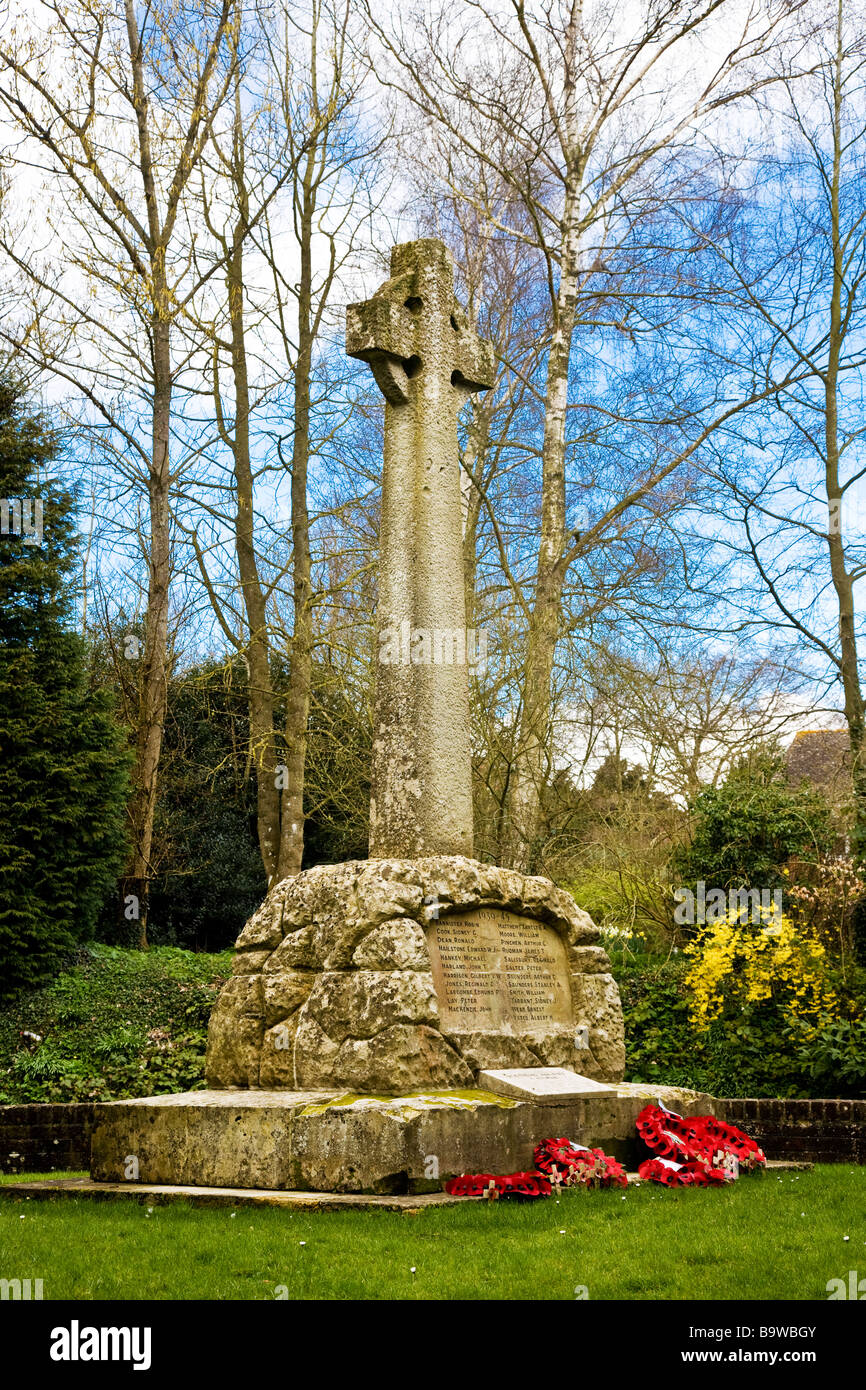 La piedra War Memorial en el pueblo inglés de Pewsey en Wiltshire, Inglaterra Foto de stock