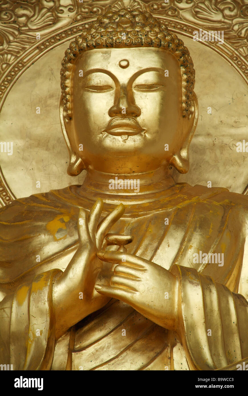 Estatua de Buda en la Pagoda de la paz, Battersea Park, Londres, Inglaterra, Reino Unido. Foto de stock