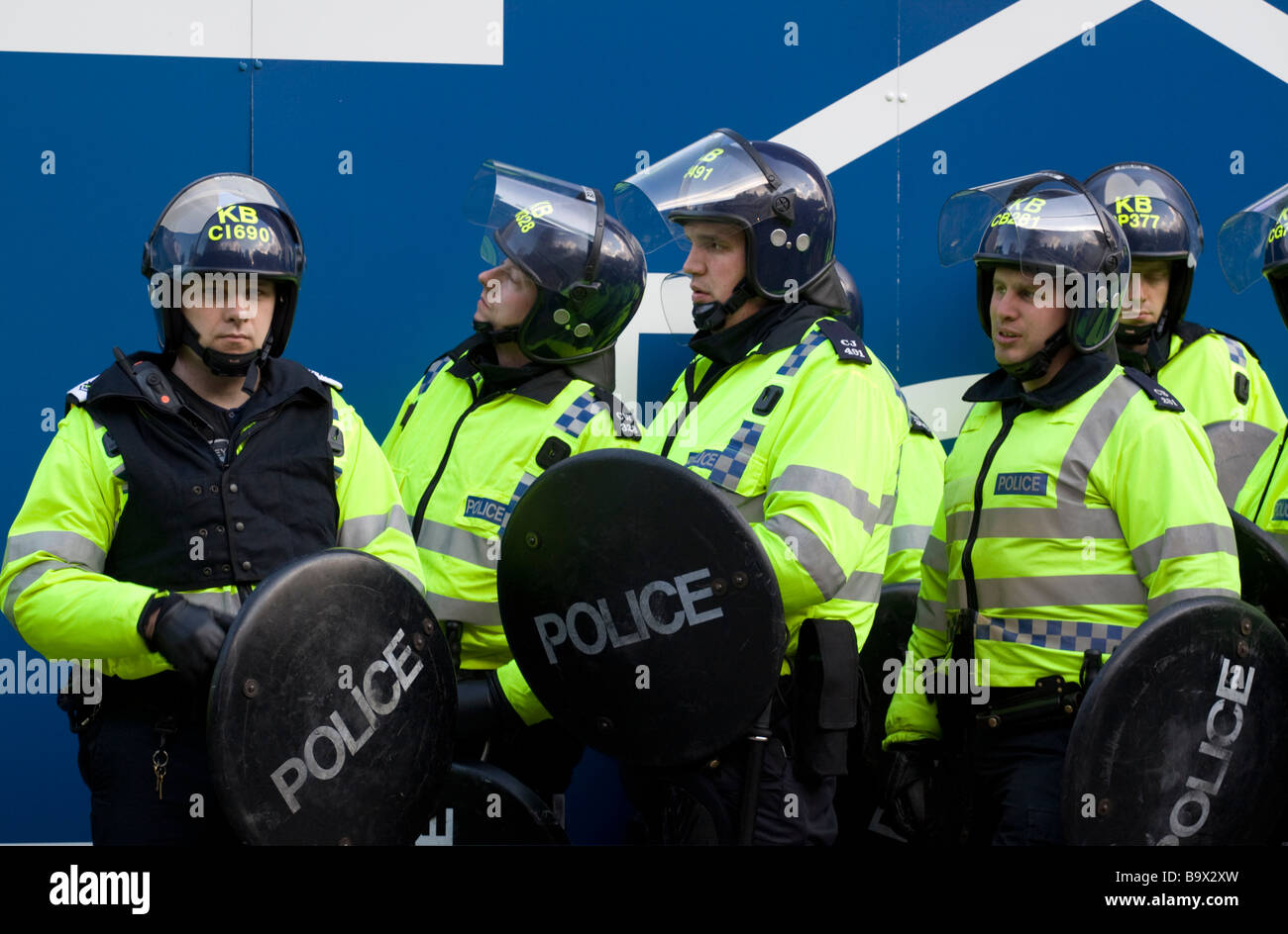La policía antidisturbios en protestas en la cumbre del G20 - Bishopsgate - Ciudad de Londres Foto de stock