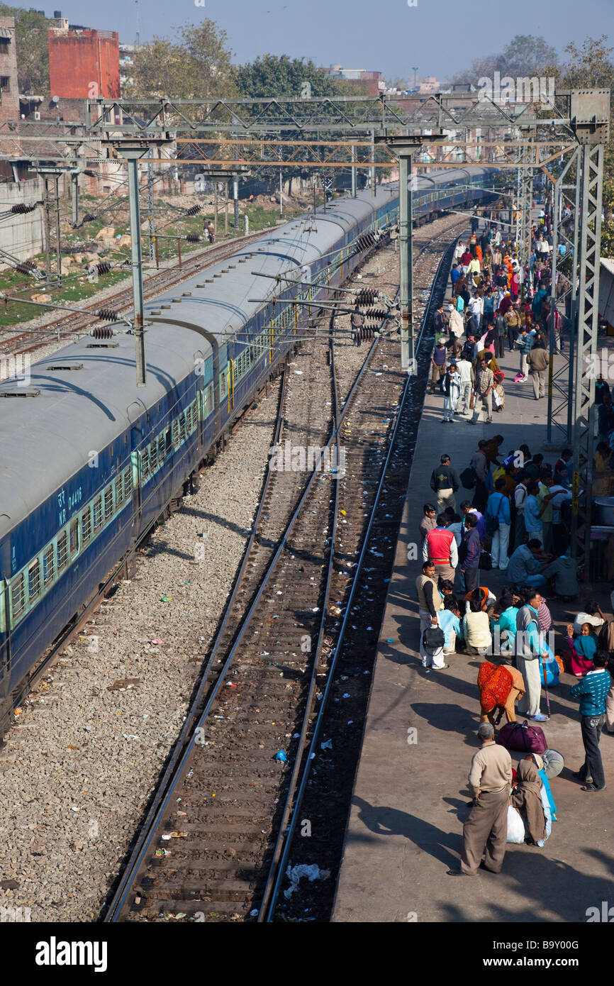 Estación de ferrocarril en la Vieja Delhi Delhi India Foto de stock