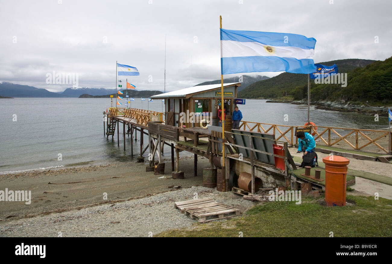 Oficina de correos en Puerto Guaraní el Parque Nacional Tierra del Fuego Argentina América del Sur Foto de stock