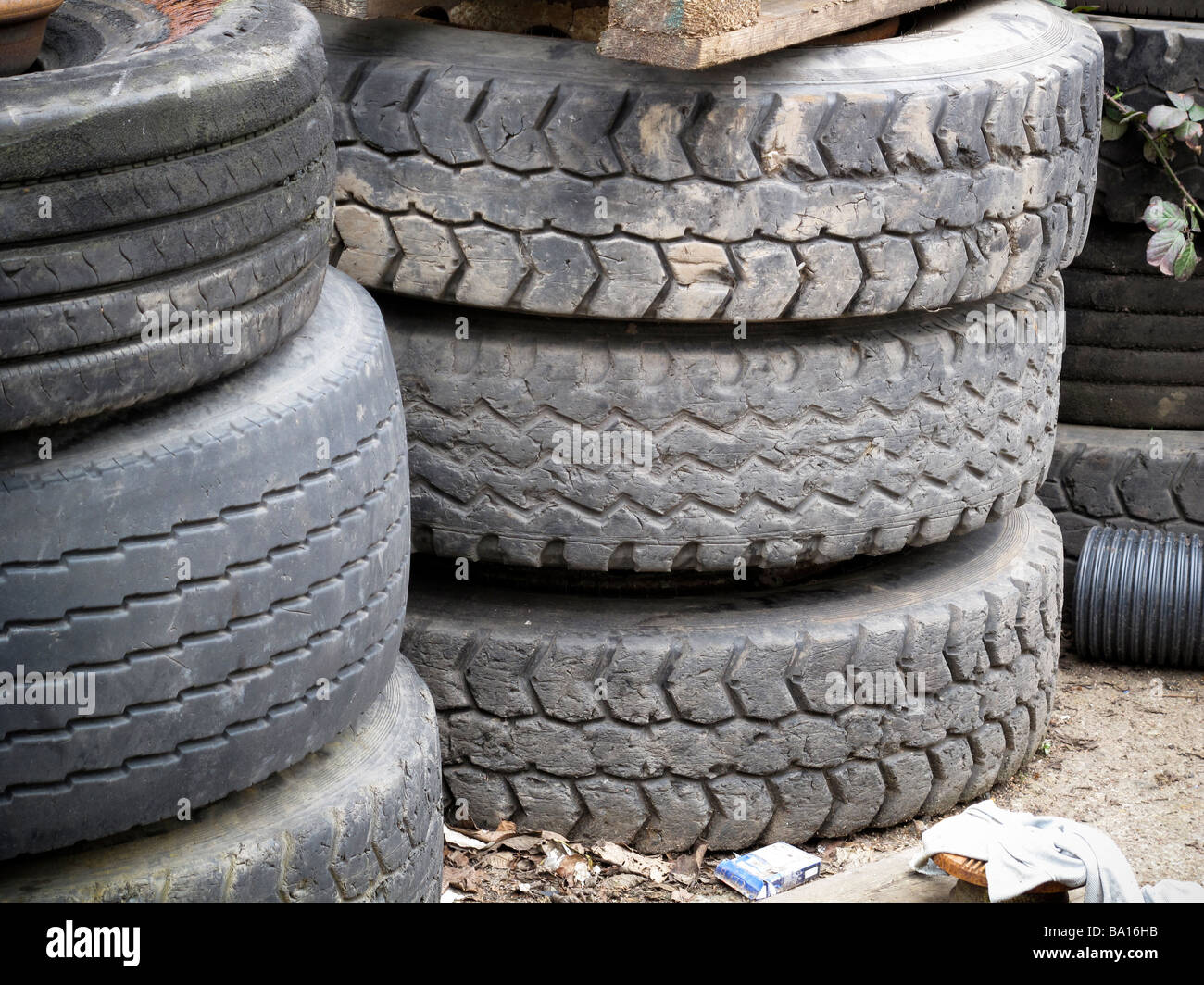 Neumáticos para camiones neumáticos fotografías e imágenes de alta  resolución - Alamy