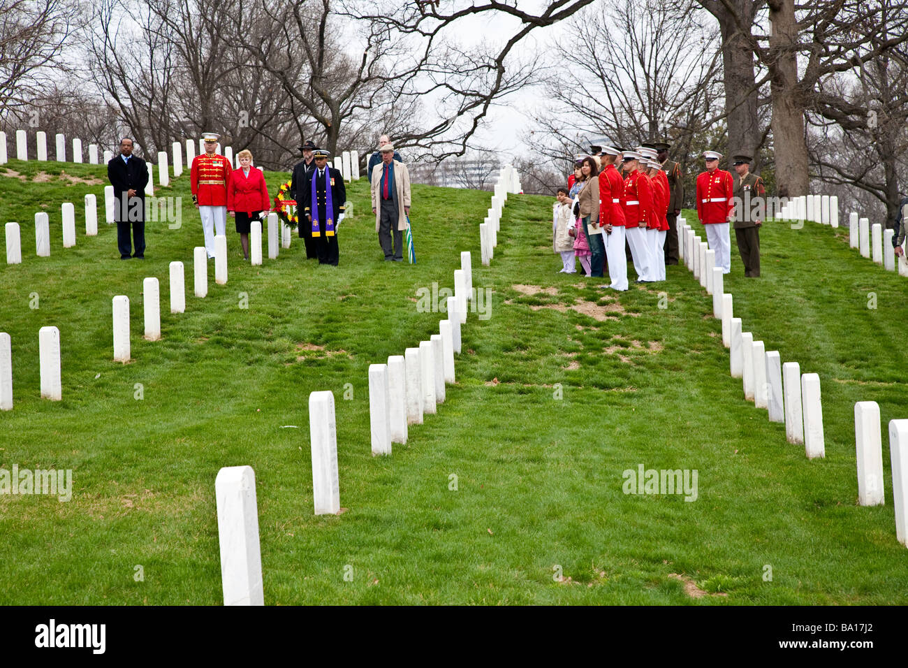El Marine Corps tambor y Bugle Corps en un funeral en el Cementerio Nacional de Arlington;Washington DC;;EE.UU. Foto de stock