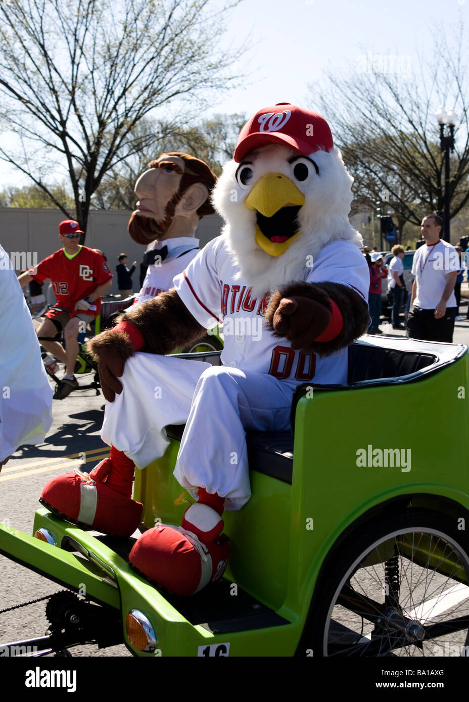 La mascota del equipo de béisbol de Washington Nationals eagle mochuelo Foto de stock