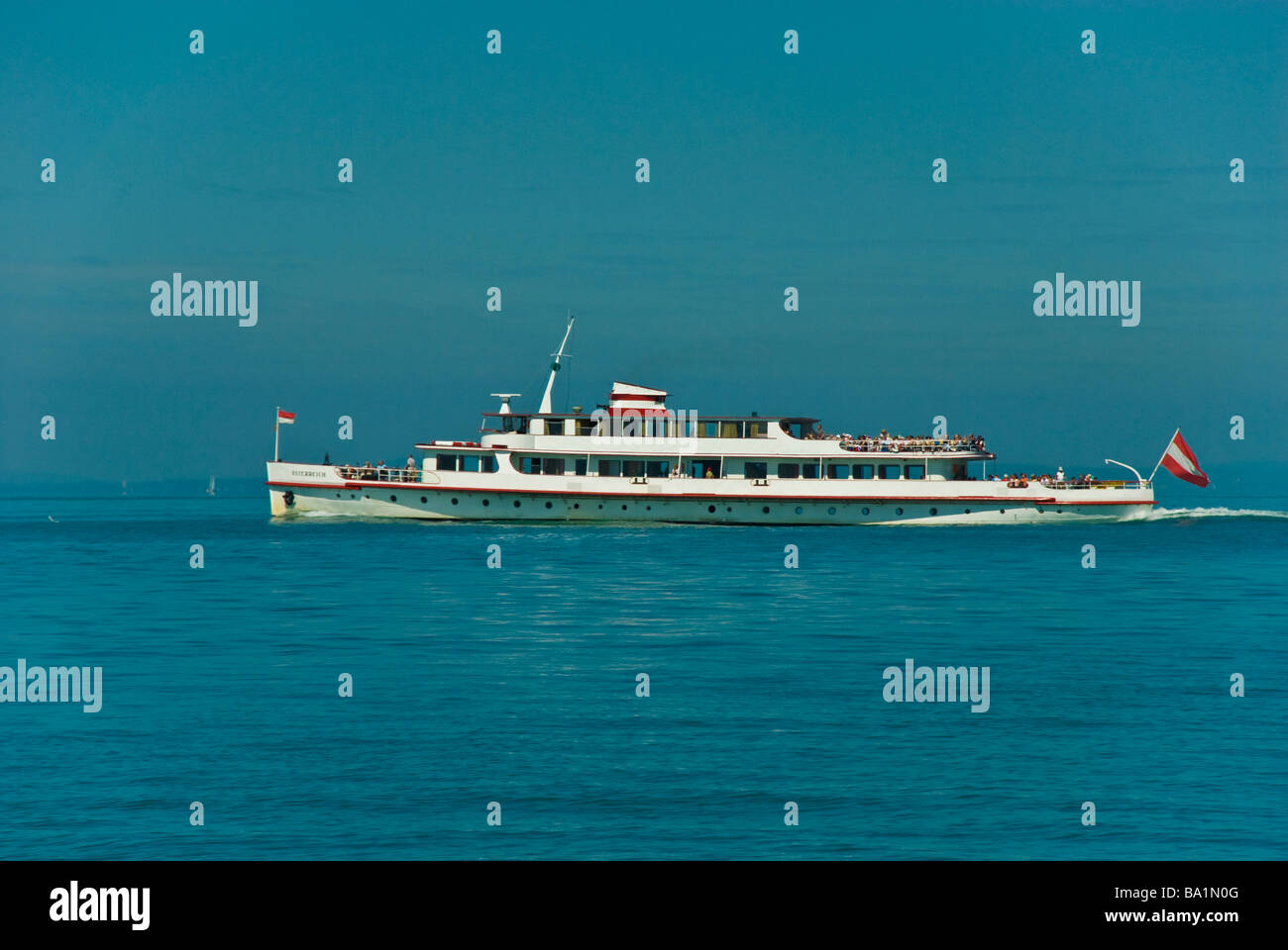 Barco de pasajeros ferry Österreich en el Lago Constanza Alemania | Passagierschiff Österreich auf dem Bodensee Foto de stock