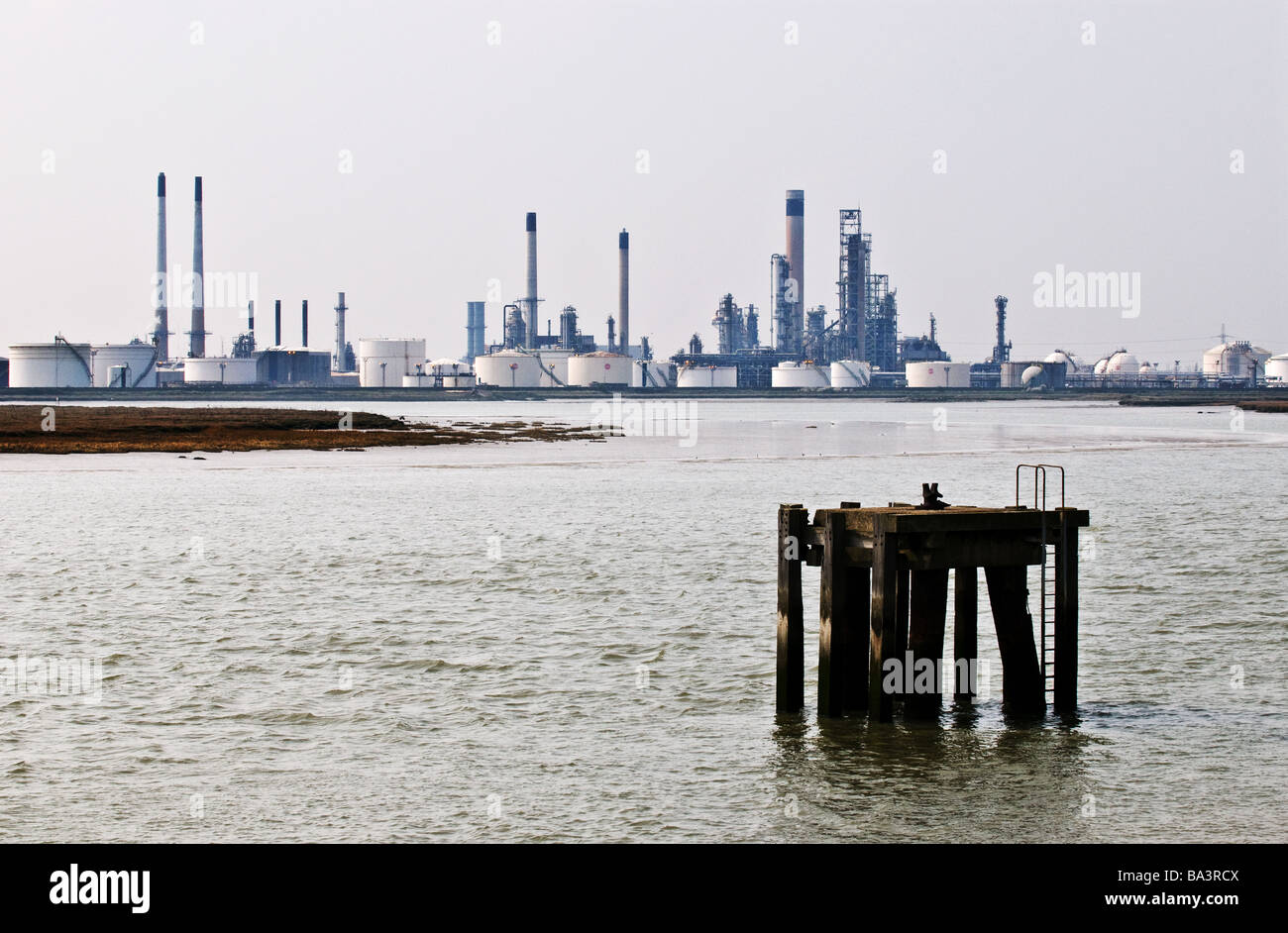 La refinería de petróleo de Coryton, en Essex, está fuera de servicio. Foto de stock