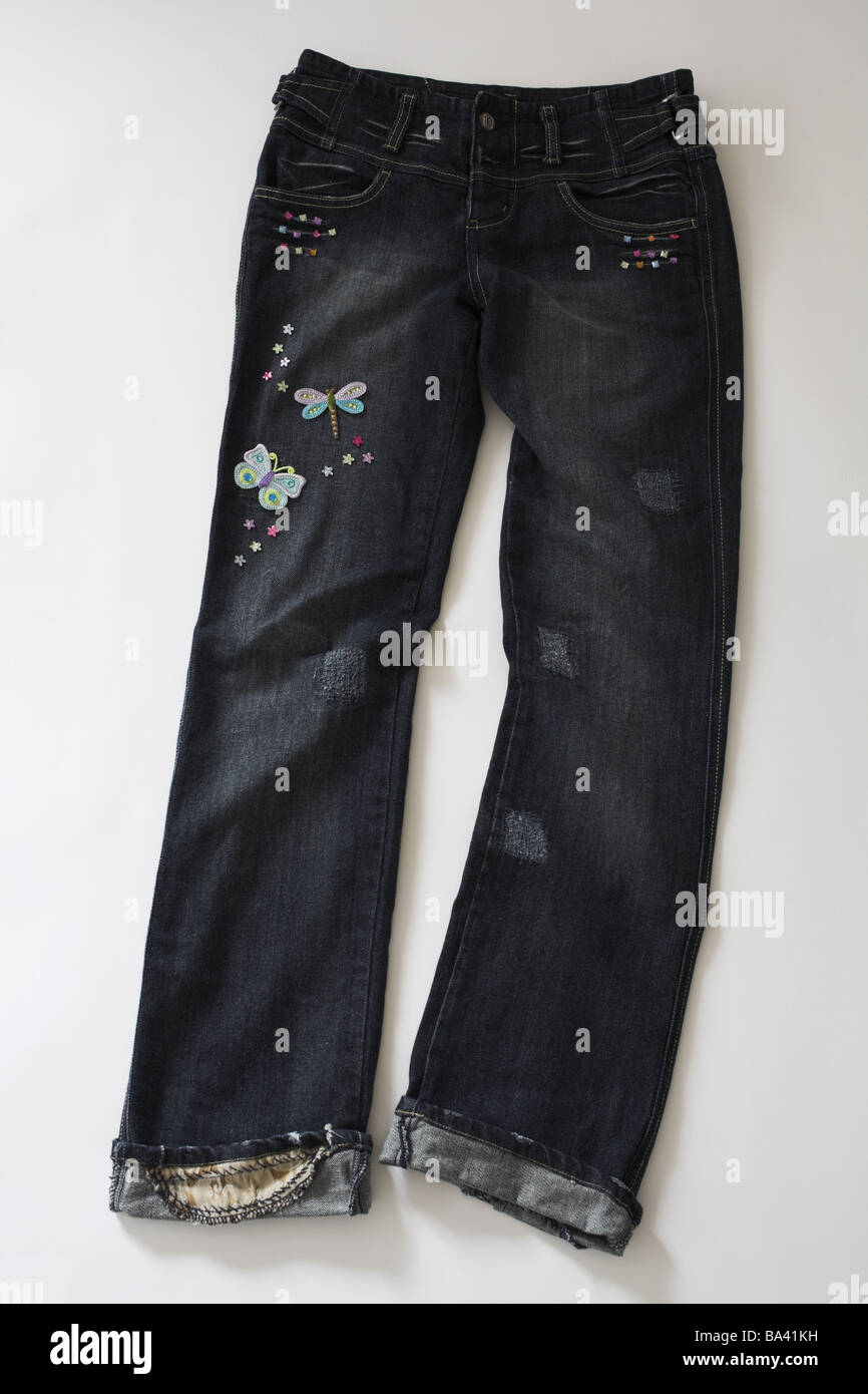 Los pantalones ornamentación detalle Strasssteine Aufnäher parches aplicaciones artesanía ropa Näharbeiten Strass Fotografía de stock - Alamy