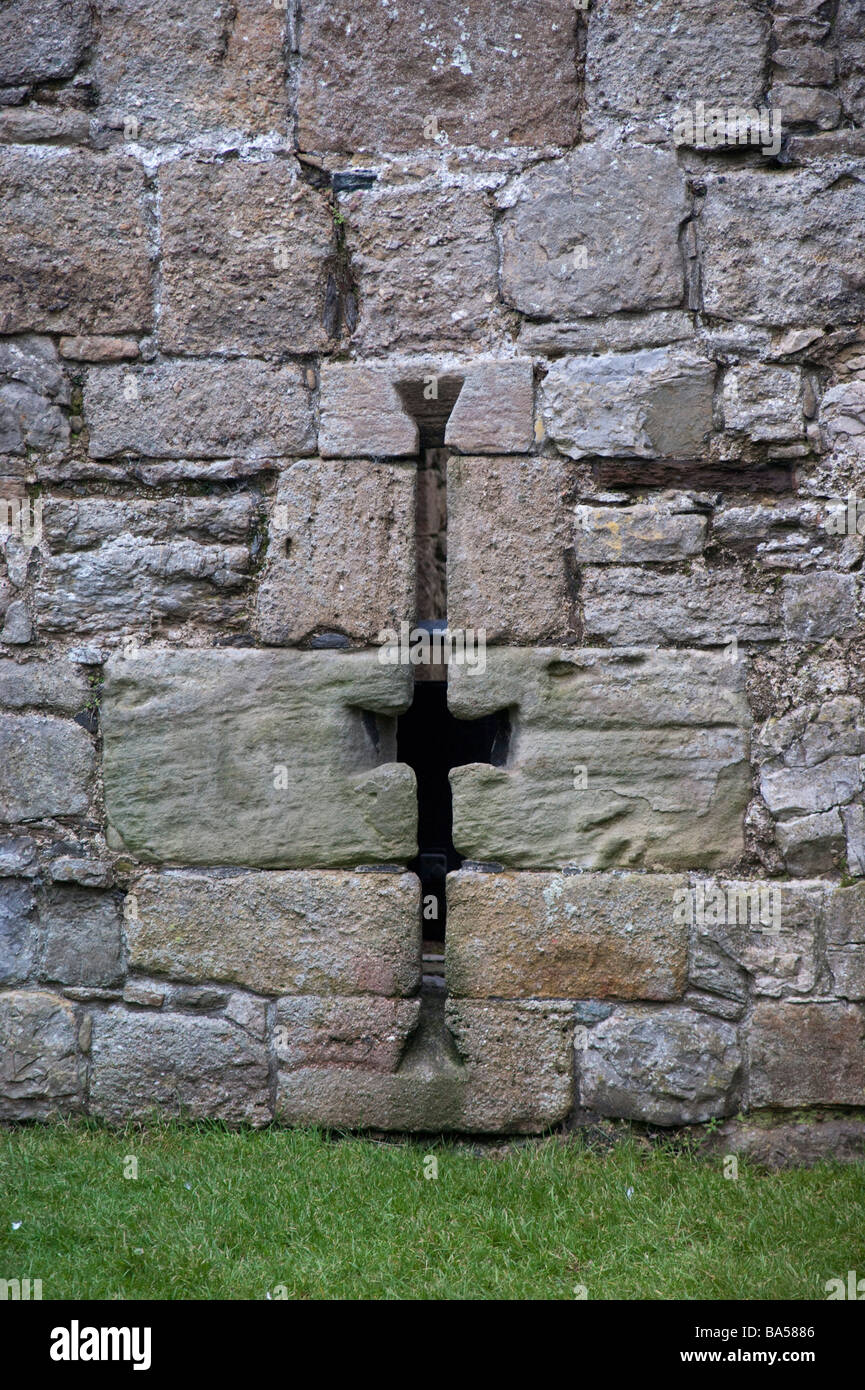 Gales Anglesey Beaumaris Castle flecha ventana hendidura en forma transversal Foto de stock
