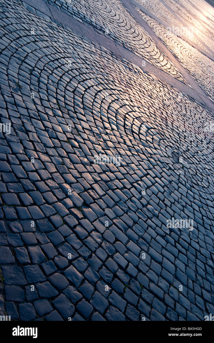 La plaza del palacio pavimento patterin circular en San Petersburgo, Rusia, en Sunset. Foto de stock
