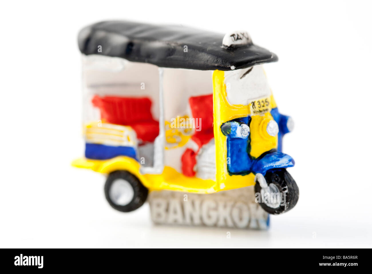 Imán de nevera de recuerdos de Bangkok un Tuk Tuk Foto de stock