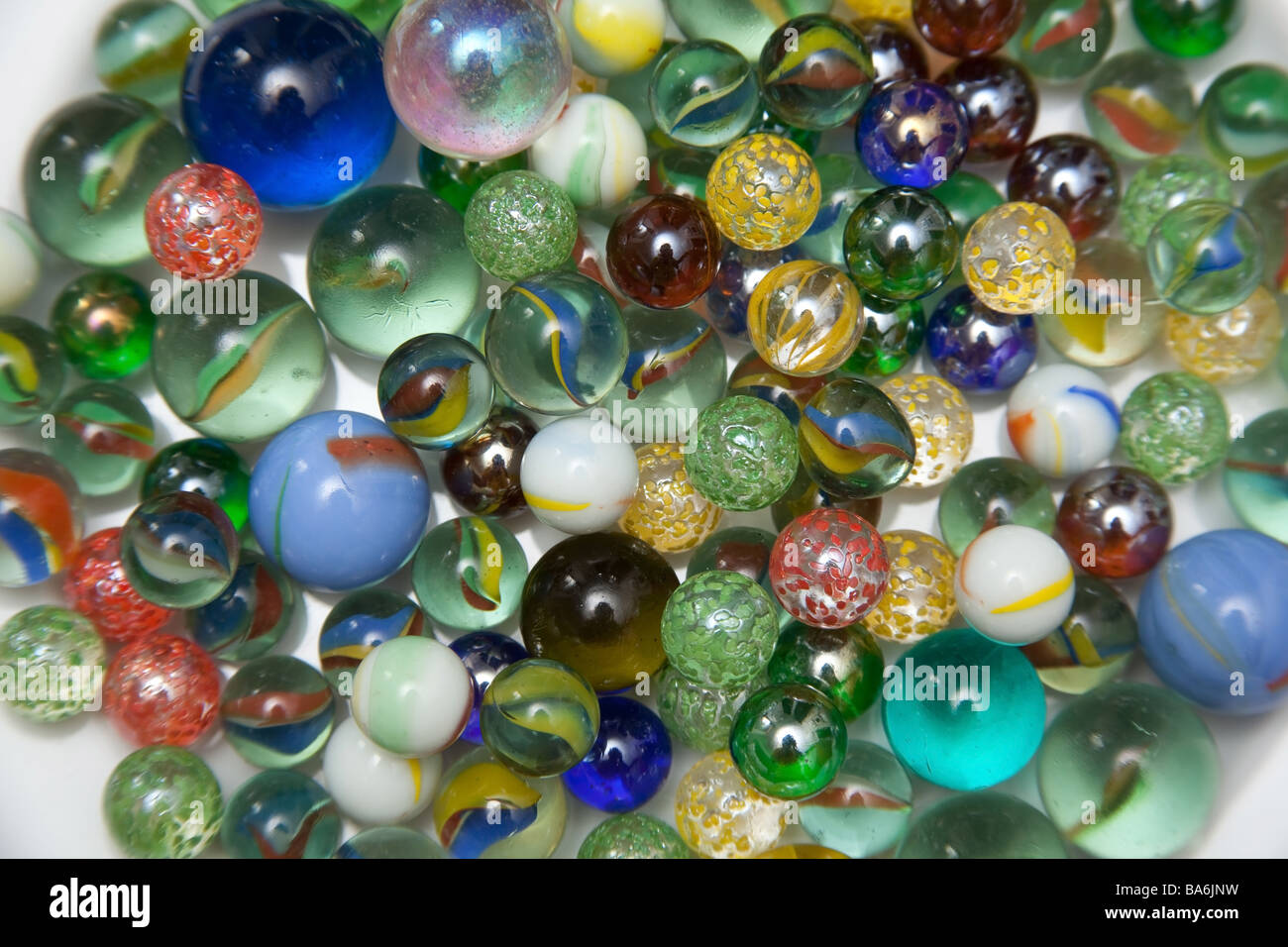 Las canicas de vidrio tradicional Fotografía de stock - Alamy