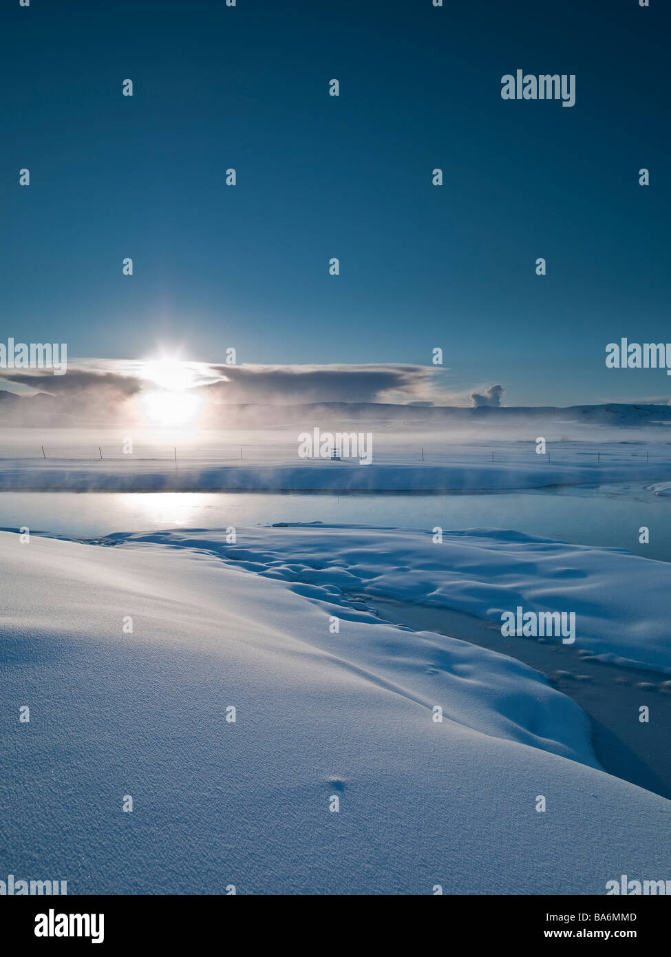 Puesta de sol de invierno, Hellishedi, Islandia Foto de stock