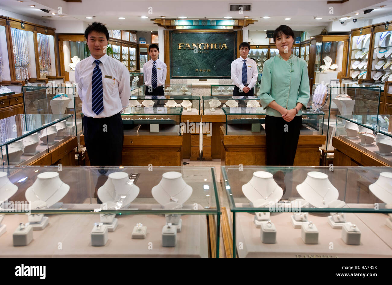 China, Beijing, Fanchua es la mejor tienda de perla conocida en el país,  está ubicado en el último piso del mercado de perlas, muchas Fotografía de  stock - Alamy