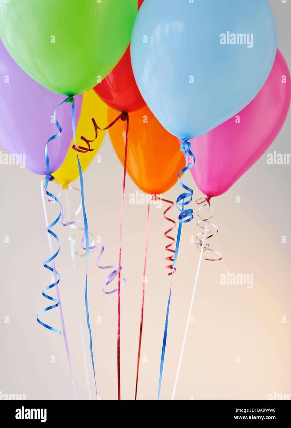 Bouquet de globos de colores Foto de stock