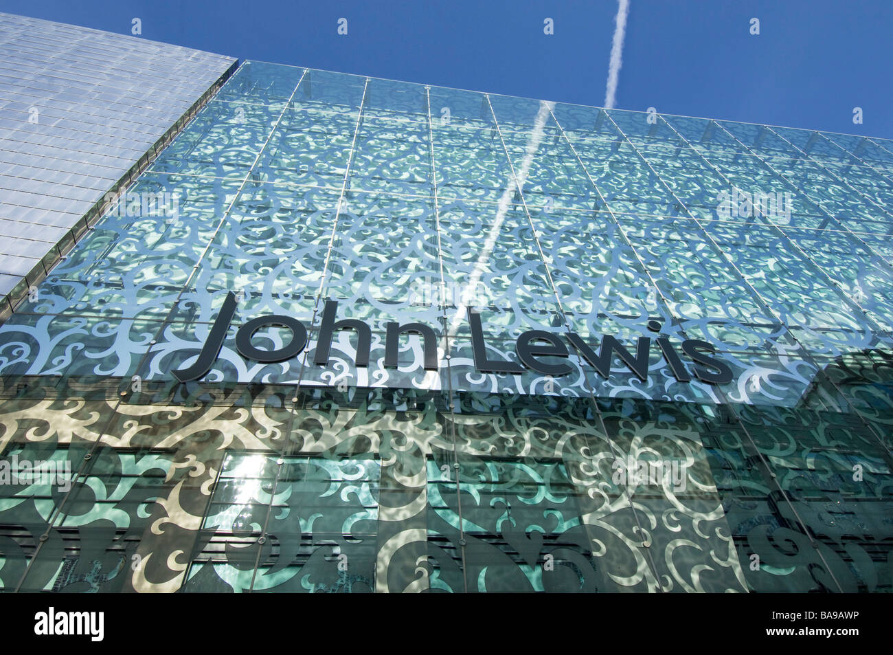 La sorprendente arquitectura moderna de la nueva fachada de vidrio almacenes John Lewis en el centro comercial Highcross Leicester. Foto de stock