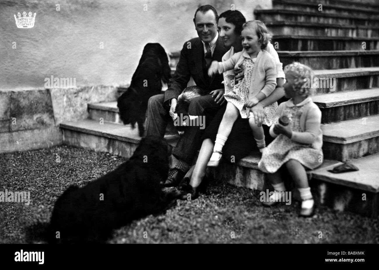 Olav V., 2.7.1903 - 17.1.1991, Rey de Noruega 21.9.1957 - 17.1.1991, con su esposa Märtha, hija Ragnild y Astrid, postal de fotos, más tarde de 1930, Foto de stock